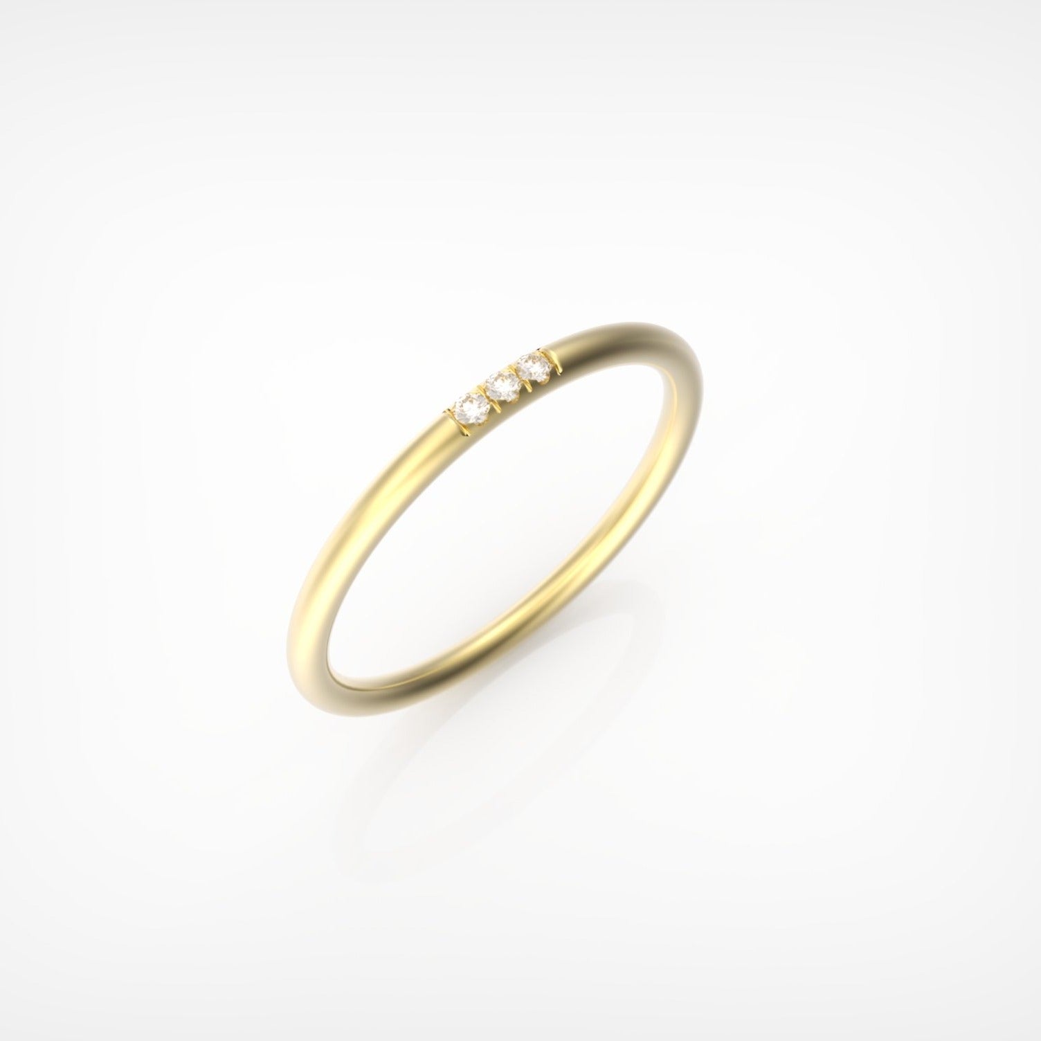 טבעת עדינה עם שלושה יהלומים מנצנצים