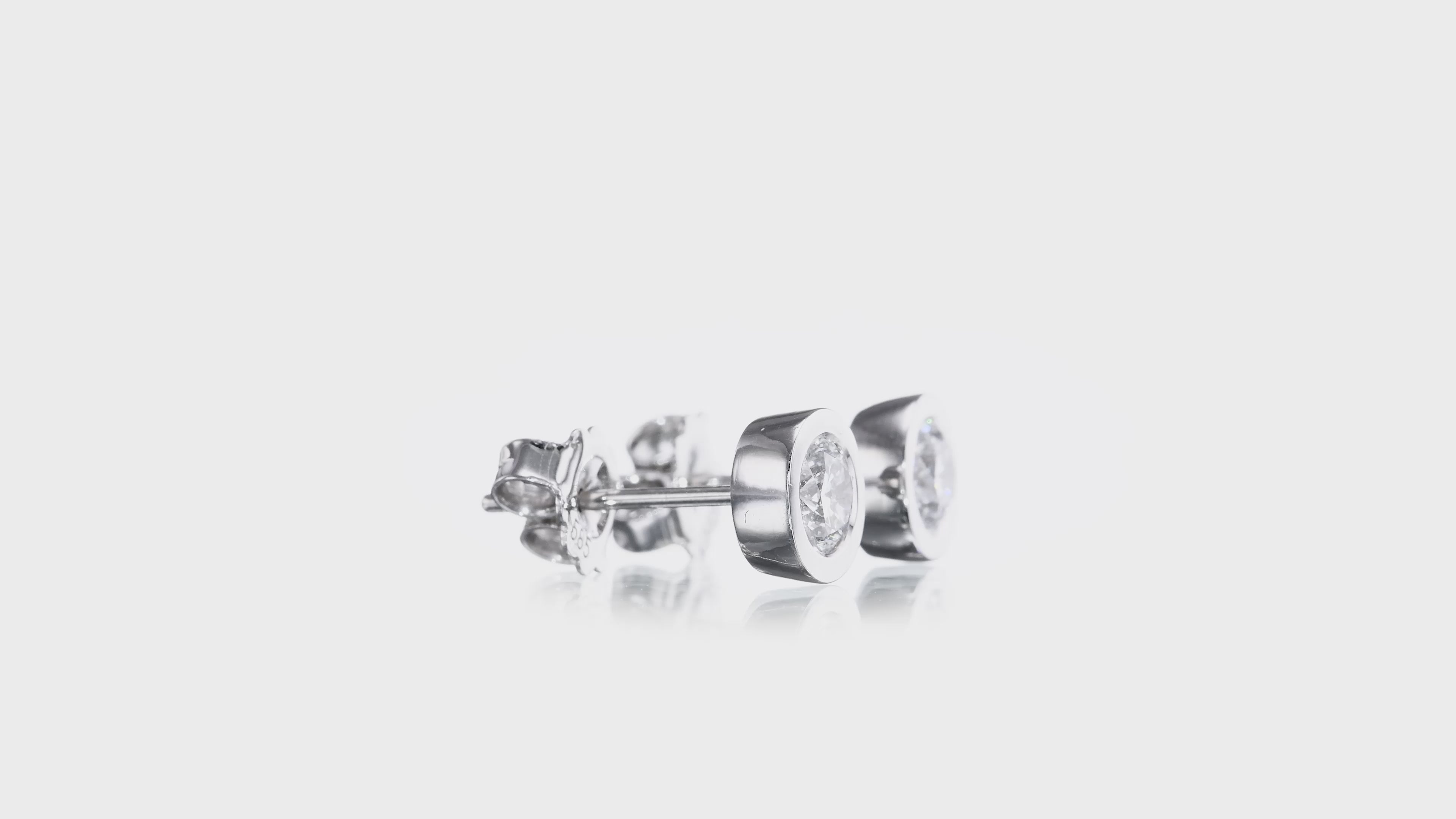 עגילי ספוטלייט צמודים