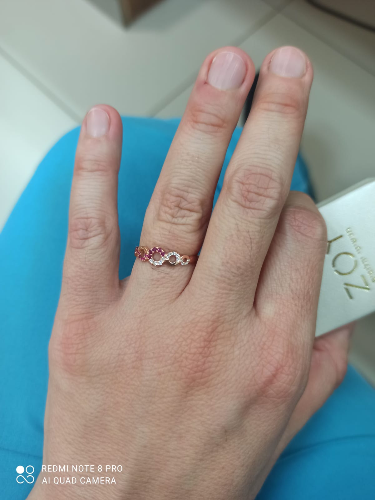 טבעת המעגלים עם אבני רובי ויהלומים