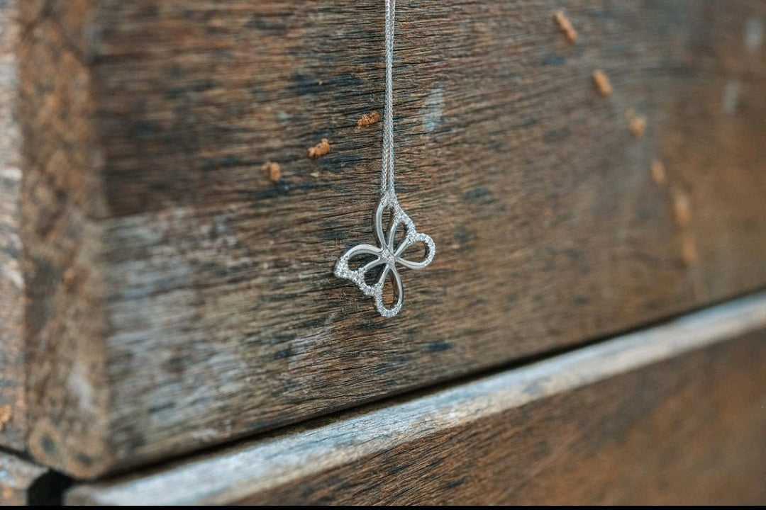 תליון פרפר יהלומים