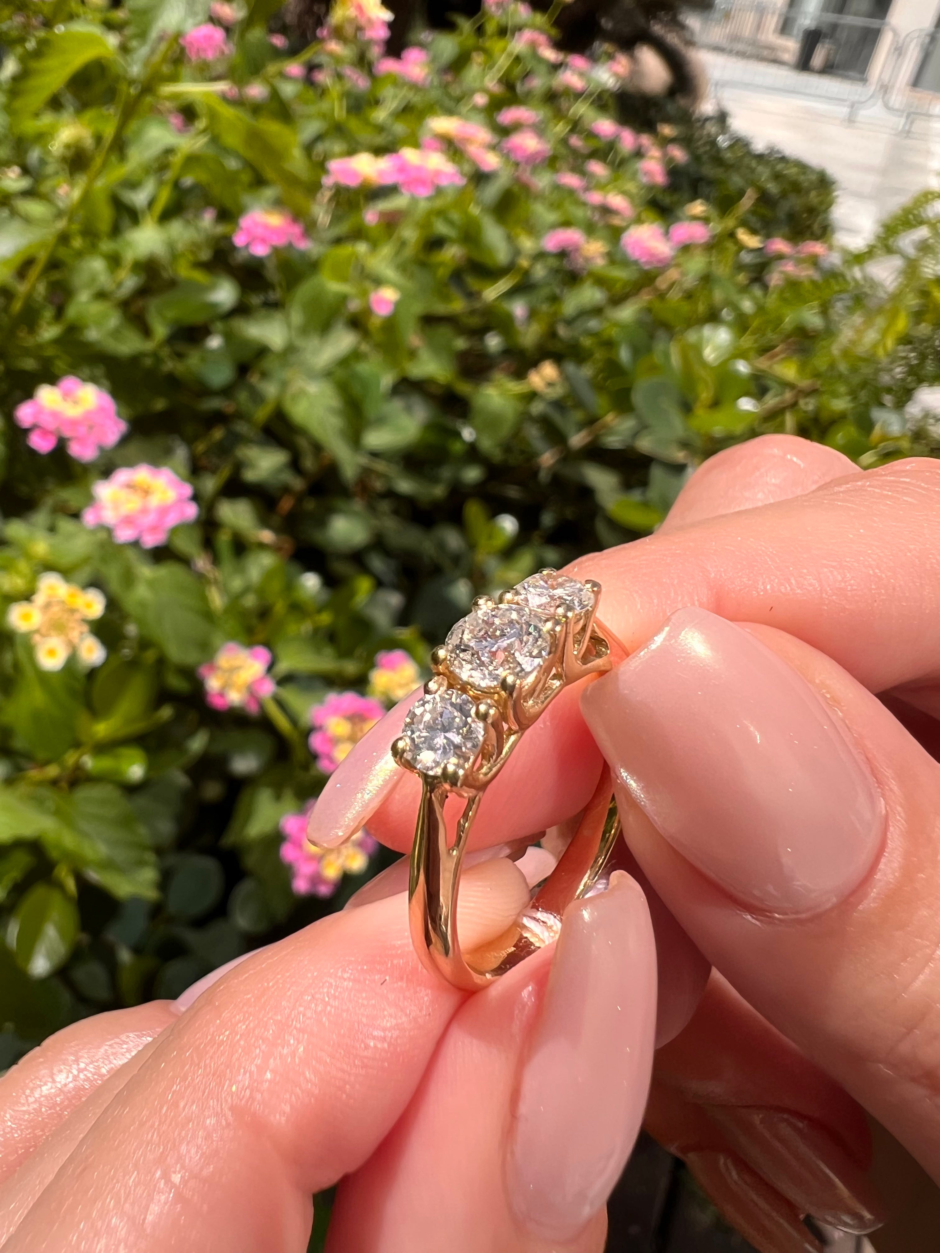 טבעת 3 אבנים משולש