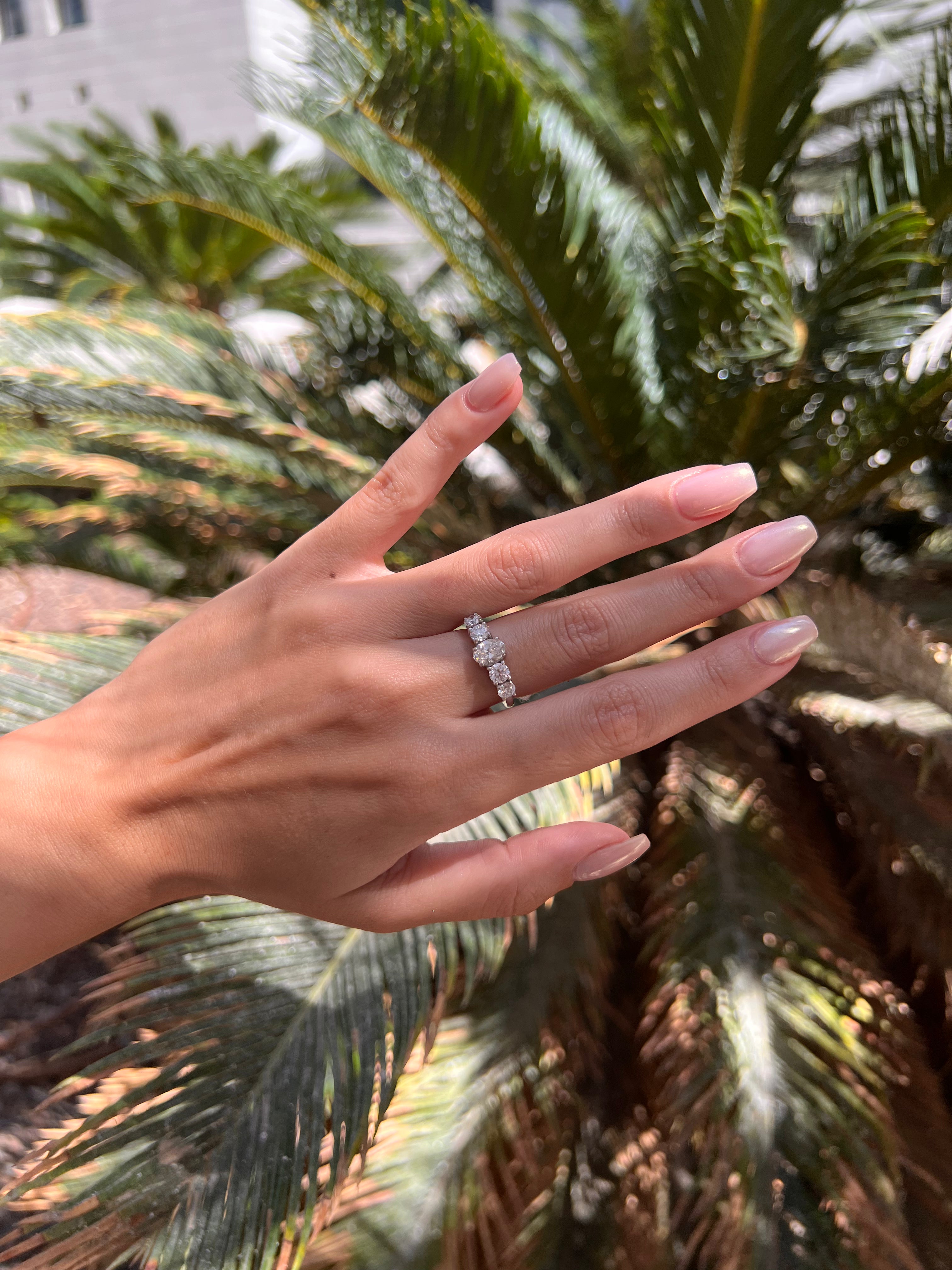 טבעת אובל 5  אבנים