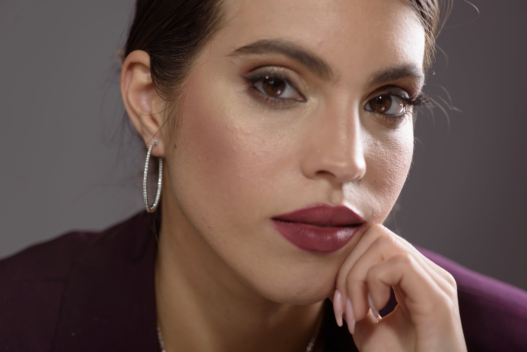 עגילי חישוק משובצים