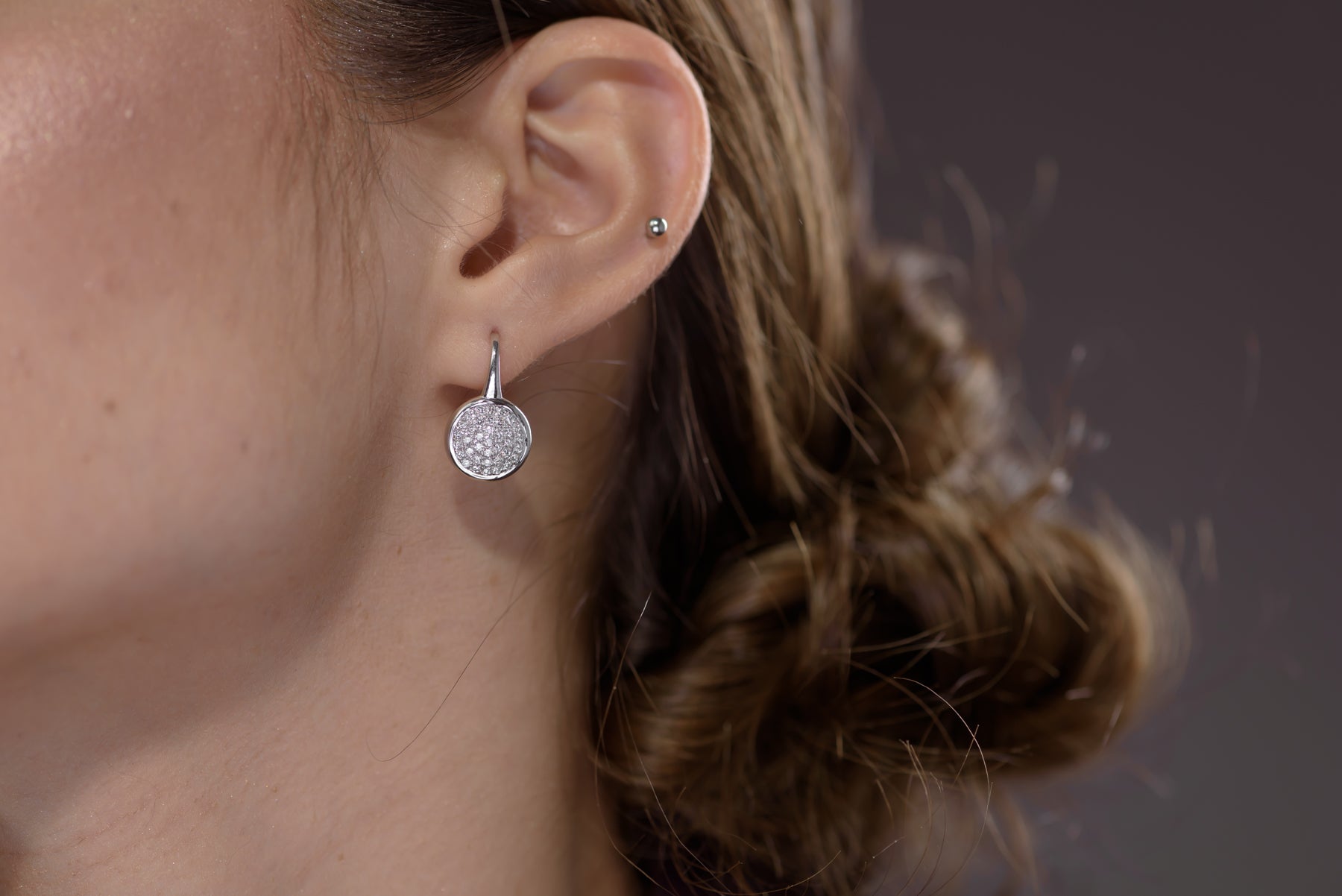 עגילי תלייה בשיבוץ צפוף עגול