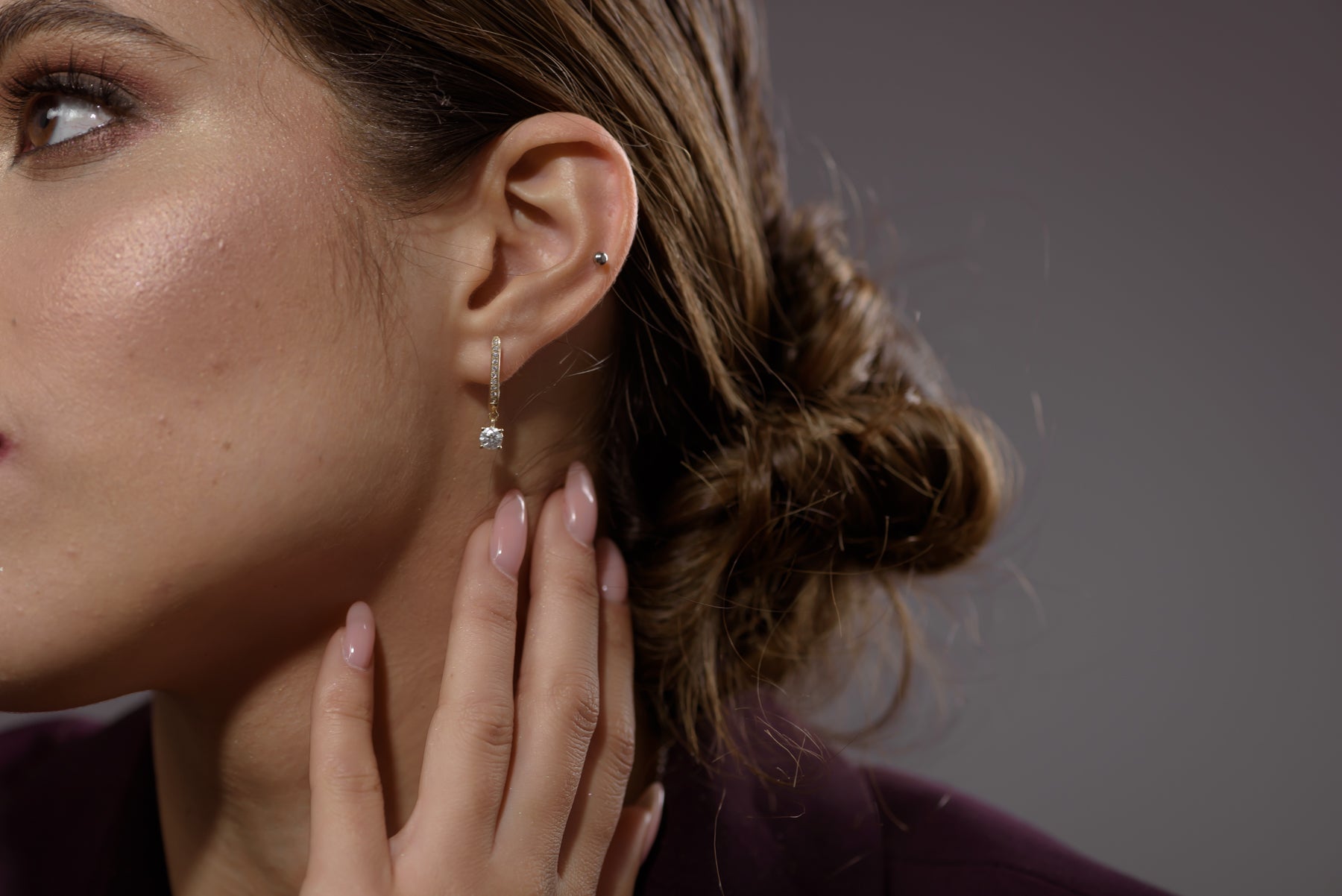 עגילי תלייה עם מתלה