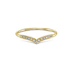 טבעת וי יהלומים מנצנצים